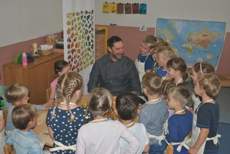 TV-KOCH MIRKO REEH & MUSIKER OLIVER MAGER BEGEISTERN KINDER FÜR GESUNDE ERNÄHRUNG & MEHR BEWEGUNG Bild: TV-KOCH MIRKO REEH & MUSIKER OLIVER MAGER BEGEISTERN KINDER FÜR GESUNDE ERNÄHRUNG & MEHR BEWEGUNG
