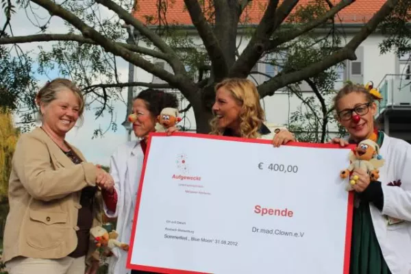 Bild: Unternehmerinnen-Netzwerk Wetterau spendet Klinik-Doktoren Dr. mad. Clown