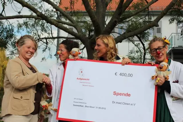 Bild: Unternehmerinnen-Netzwerk Wetterau spendet Klinik-Doktoren Dr. mad. Clown