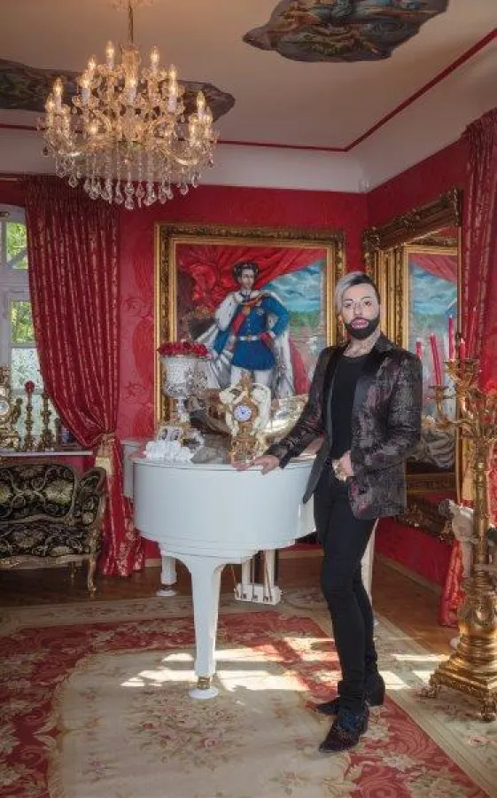 Mit Daitem Funk-Alarmtechnik ist der große Auftritt im „Château Pompöös“ sicher! (Bild: Tom Bendix)