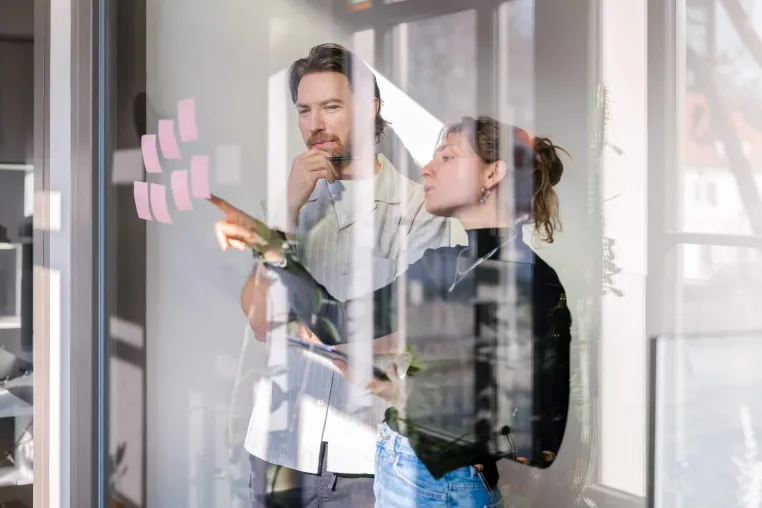 ENDLOSGESTALTEN: Warum RAD UND STOCK mit dem Design-Abo die Stundenabrechnung im Marketing beendet Bild: ENDLOSGESTALTEN: Warum RAD UND STOCK mit dem Design-Abo die Stundenabrechnung im Marketing beendet