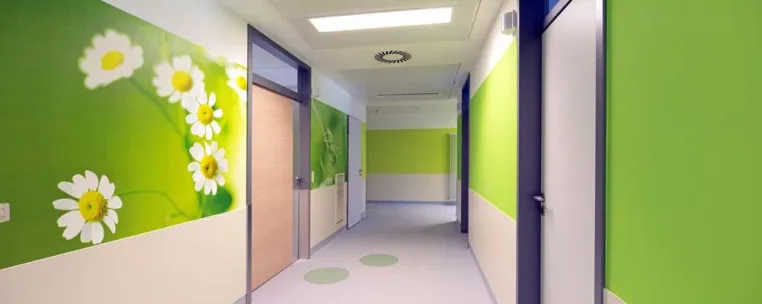 Bild: Schlüsselübergabe an der Familienklinik Detmold am 16. Juli 2011