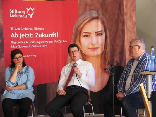 Herausforderung Digitalisierung für die Arbeitswelt von morgen Bild: Herausforderung Digitalisierung für die Arbeitswelt von morgen