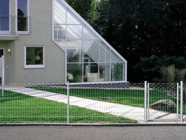 Bild: Schicker Zaun im Wunschfarbton