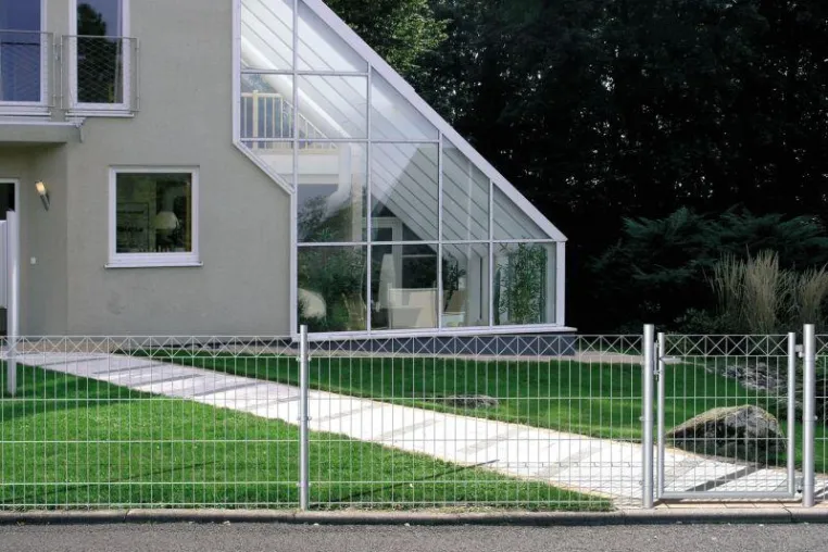 Schicker Zaun im Wunschfarbton Bild: Schicker Zaun im Wunschfarbton