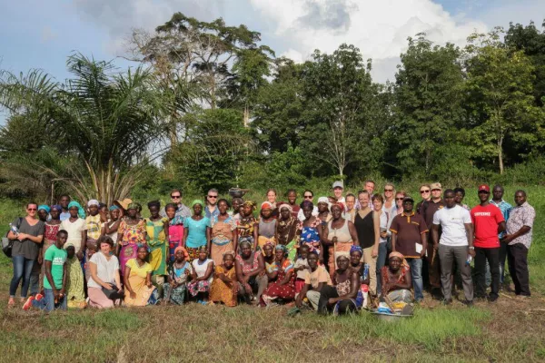 25-köpfige Delegation des Forum Nachhaltiger Kakao besuchte das Forumsprojekt PRO-PLANTEURS in Côte d'Ivoire Bild: 25-köpfige Delegation des Forum Nachhaltiger Kakao besuchte das Forumsprojekt PRO-PLANTEURS in Côte d'Ivoire