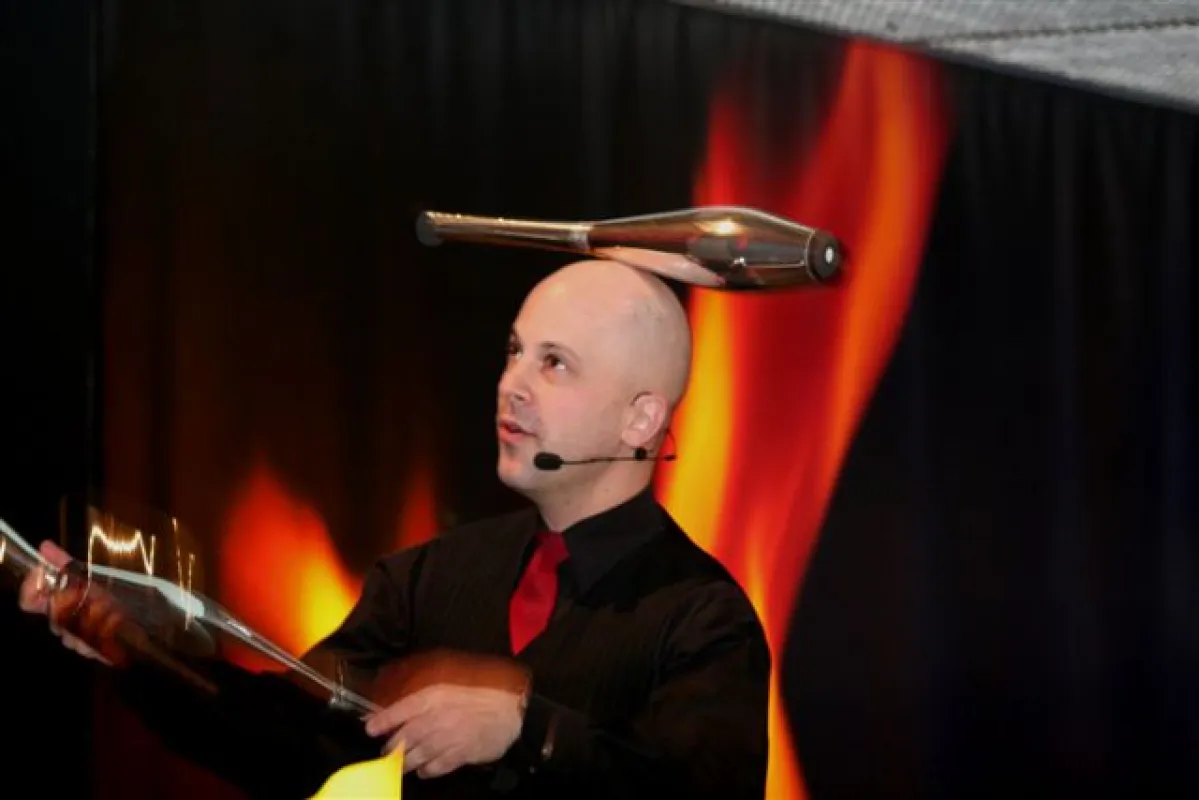 Comedy-Jongleur Joram Seewi