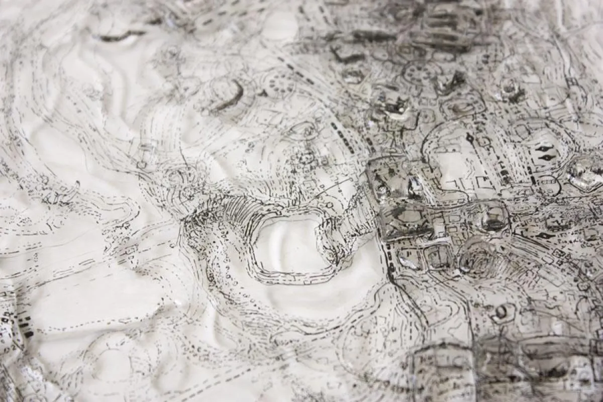 The Rise and Fall of Paradise, 2011, Polyesterharz, Tusche und Letraset auf Acrylglas, 6-teilig (verschiedene Größen), Detail