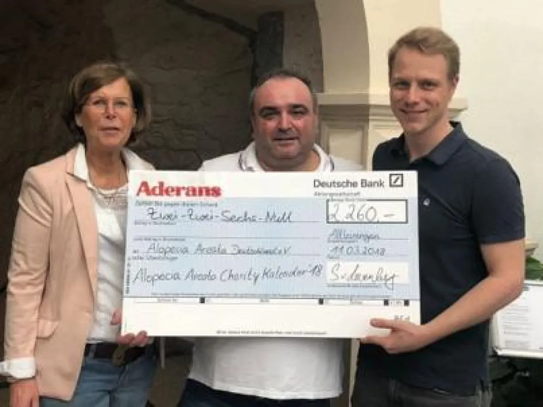 Spendenübergabe des Alopecia Charity Kalenders 2018 zugunsten des AAD e.V.
