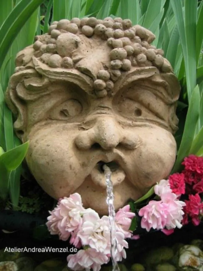 Handgefertigte Wasserspeier aus Stein