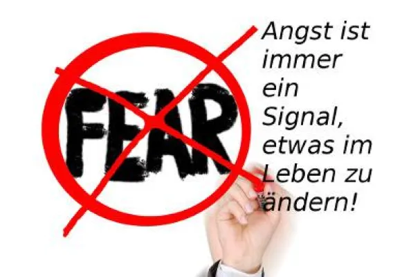 Bild: Angstberatung in Berlin-Spandau --- spezialisierter Berater führt Menschen aus dem Angstkreislauf