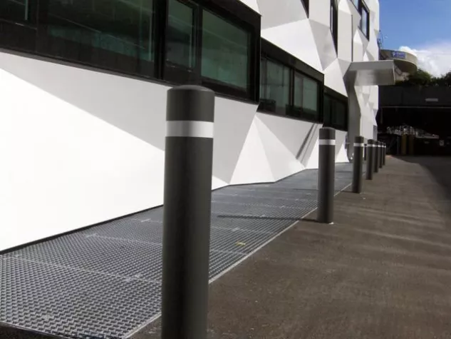 Bild: Der Poller mit Sonderbodenhülse als optisch attraktives Stadtmobiliar