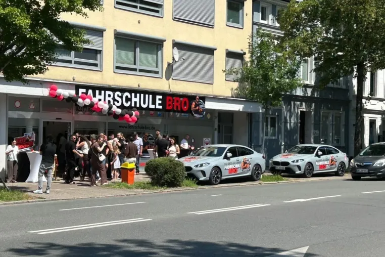 Bild: Fahrschule Bro feiert erfolgreiche Neueröffnung in Dortmund