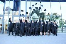 Bild: „Wir haben’s geschafft!“ - MBA-Absolventen feierten ihre erfolgreiche Graduierung