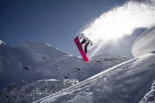 Bild: Powdern lernen vom Profi – Freeride-Camps am Kärntner Nassfeld mit Szene Hero Alex Huber