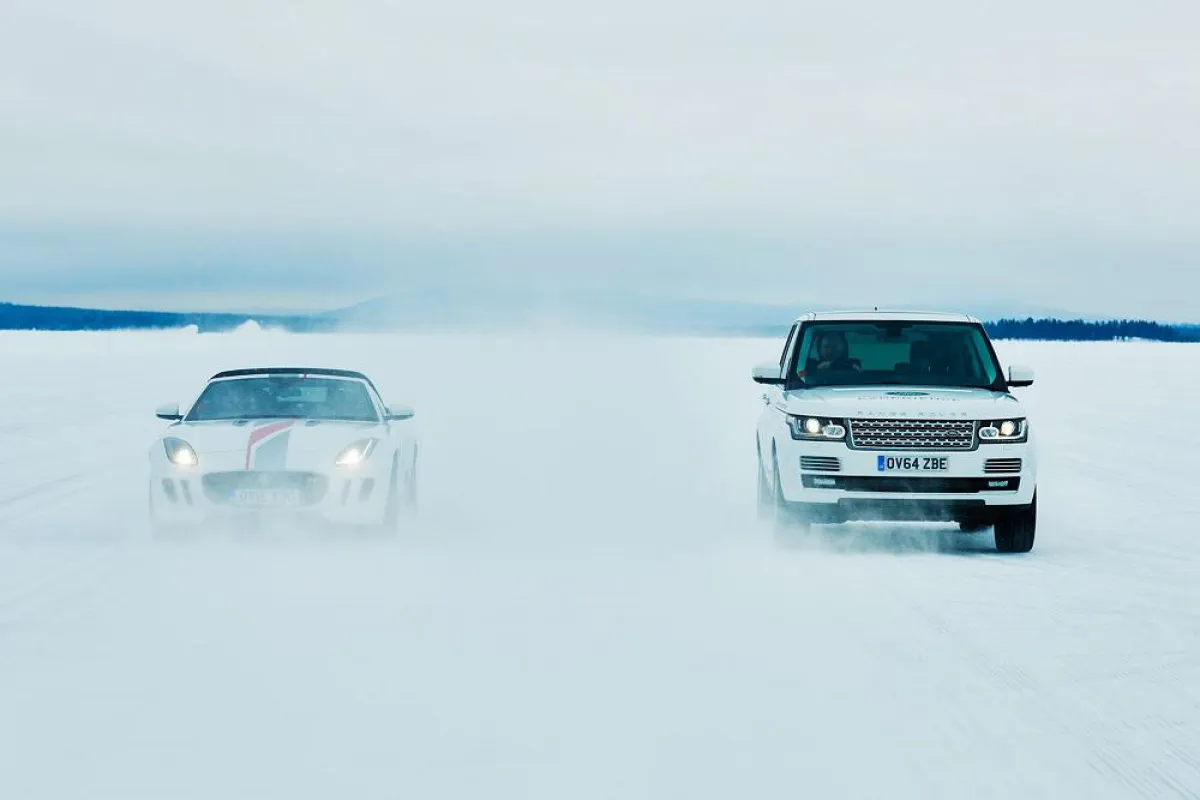Fahrtraining am Polarkreis mit Jaguar Land Rover und zerotwonine