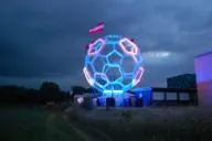 Bild: Public Viewing unter dem EM Ball