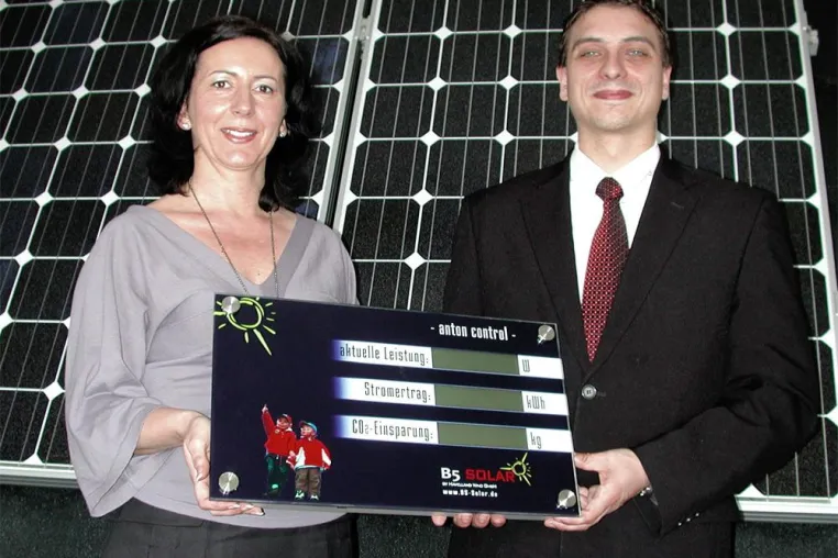Bild: Photovoltaik -Spezialist B5 Solar by Havelland-Wind GmbH auf der Hannover Messe 2009 präsent