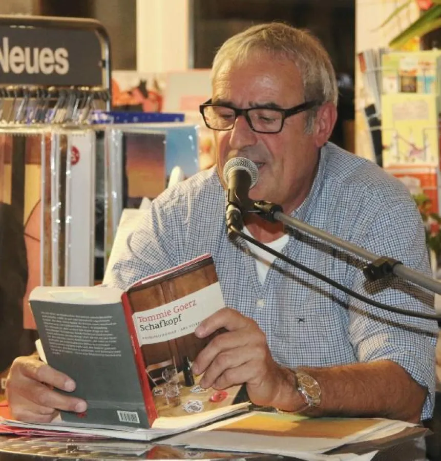 (Foto: HJKrieg, Erlangen) – Tommie Goerz: Lesung in der BücherInsel in Erlangen-Frauenaurach