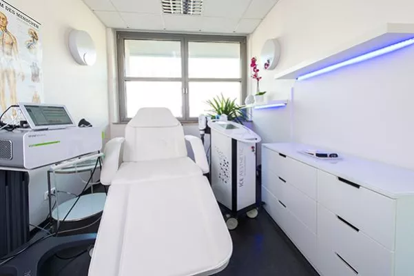 Bild: ICE AESTHETIC ® - Medizinische Kryolipolyse zur Behandlung von Körperfett