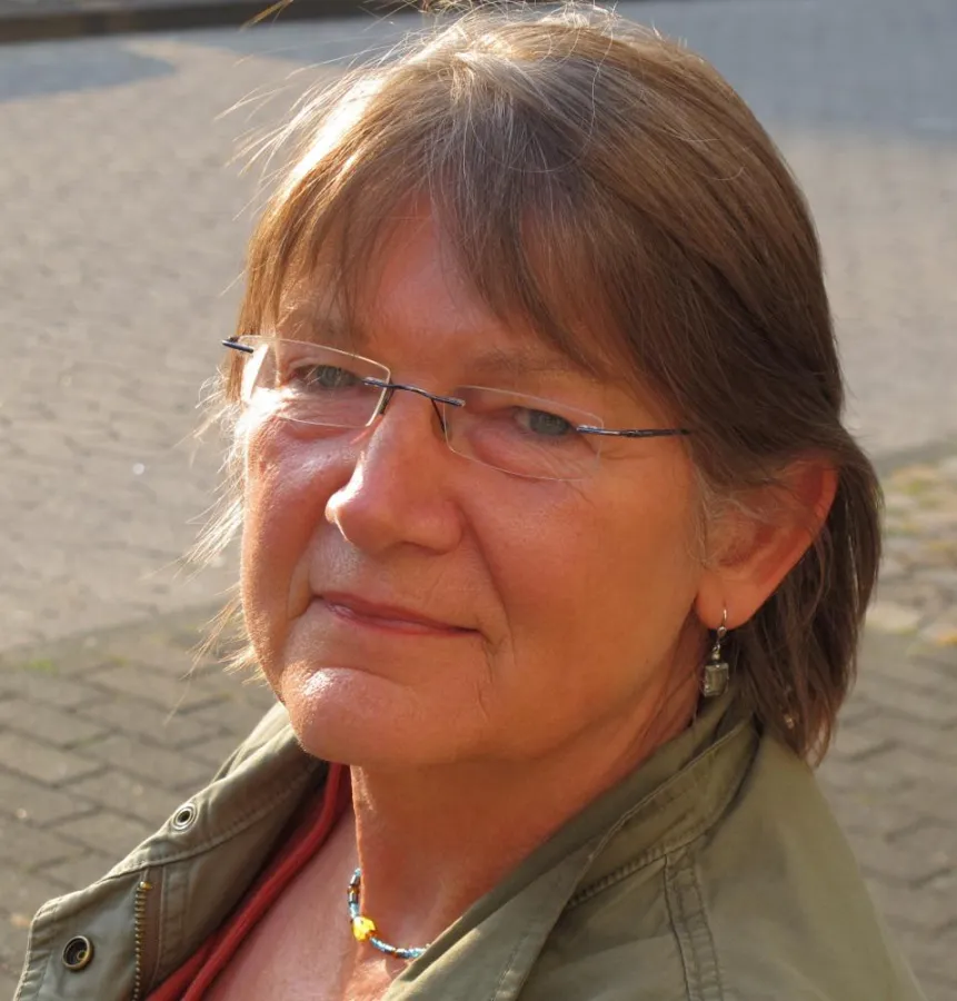 Rita Krüger, Mitglied des Kreisvorstands, macht sich für eine solidarische Rentenversicherung stark