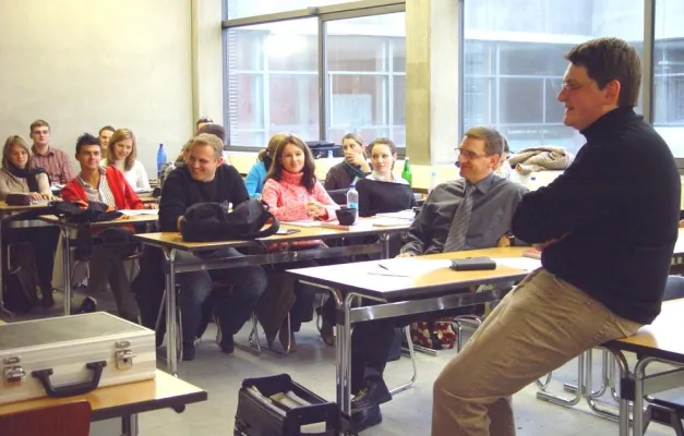 Bild: Existenzgründung aus der Hochschule - Oliver Strack, Gründer von ODTV.de, steht Studenten der HTW Aalen Rede und Antwort