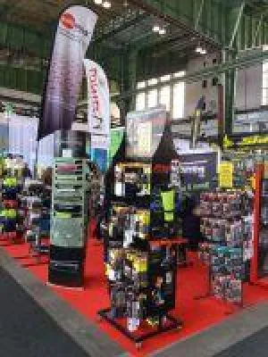 Bild: Laufshirts, Laufzubehör und Nahrungsergänzung von It's running auf der Freiburg fit'n'run Marathonmesse 2020