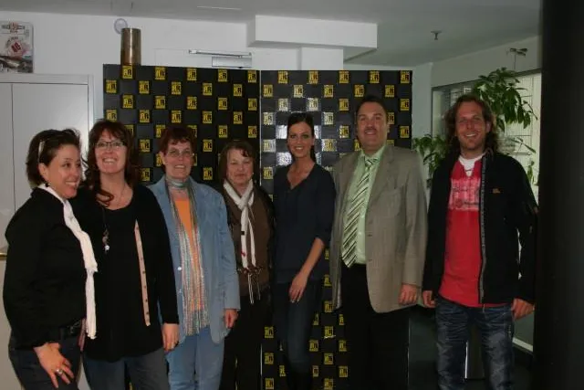 Bild: Mitglieder der Rüsselsheimer Volksbank besuchen Livesendung bei Rocklandradio