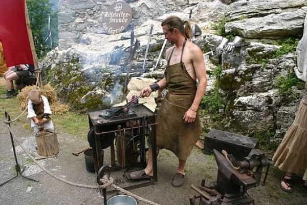 Burgfest Kaprun 2005: Zwischen Vergangenheit und Gegenwart Bild: Burgfest Kaprun 2005: Zwischen Vergangenheit und Gegenwart