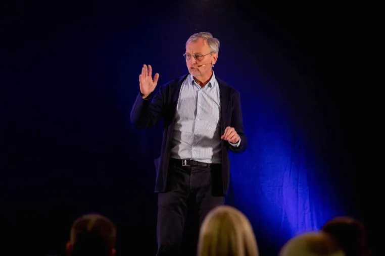 Bild: Ein Wettbewerb der anderen Art -Internationaler Speaker Slam - Berge und Führung