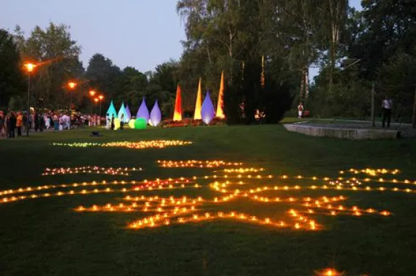 Bild: Jubiläum: 50. Lichterfest in Bad Rappenau: Verzaubert am Kurparksee