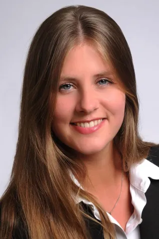 Isabel Hatzfeld verstärkt AENGEVELT in Düsseldorf Bild: Isabel Hatzfeld verstärkt AENGEVELT in Düsseldorf