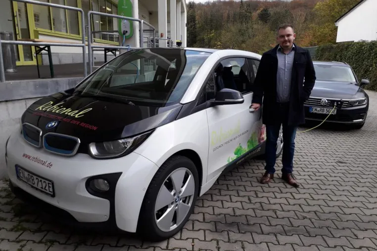 Bild: E-Mobilität bei Rebional: Kundenberater und Geschäftsführung fährt elektrisch