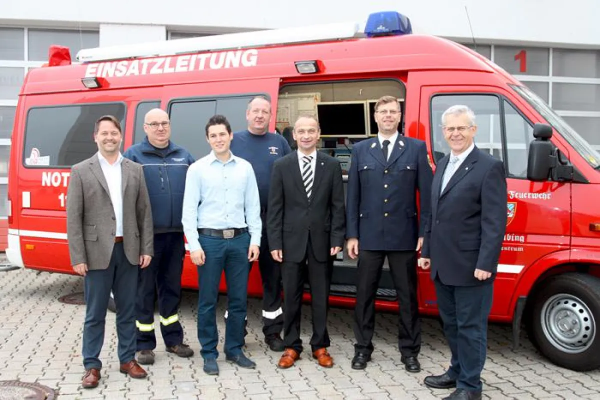 Feuerwehr und Rohde & Schwarz besiegeln die Zusammenarbeit.
