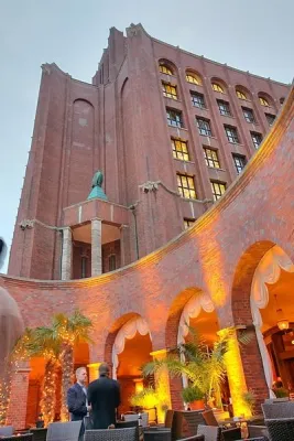 Love, Peace & Rock’n’Roll – Flower Power in der AMBER SUITE Bild: Love, Peace & Rock’n’Roll – Flower Power in der AMBER SUITE