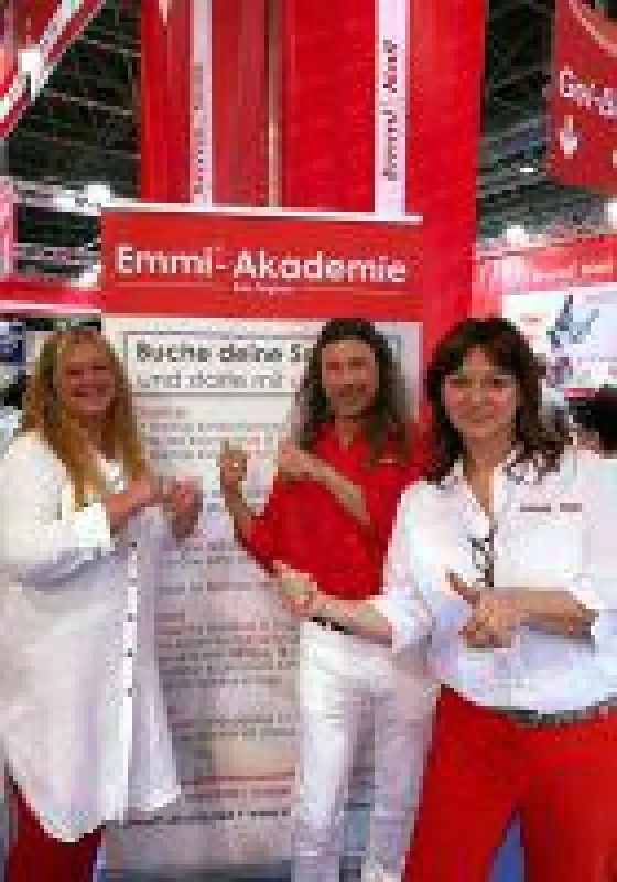Auf dem Bild sind Nicole Brandt, Thomas Kliche und Silke Vormann auf der Beauty in Düsseldorf