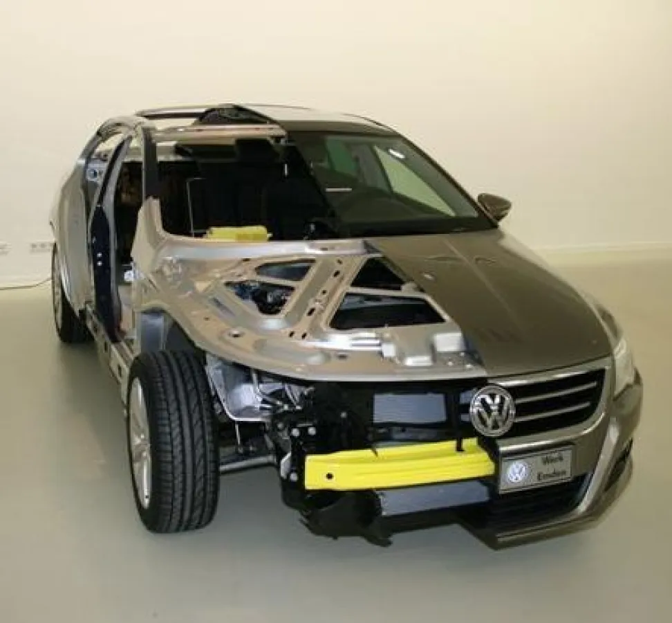 Schnittmodell von VW im CeBIT AutoID/RFID Solutions Park 2010