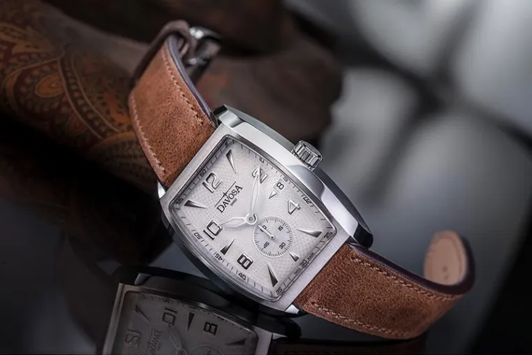 Bild: Die DAVOSA Evo 1908 Automatic erinnert an die Entwicklung des ersten Formgehäuses