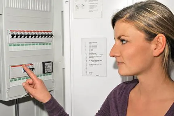 Bild: Fit für den Notfall - FI-Schalter braucht „Bewegung“