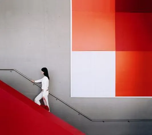 Bild: Der Künstler Axel Gronert stellt seine Exponate im 4-Sterne Design [mo.hotel] aus