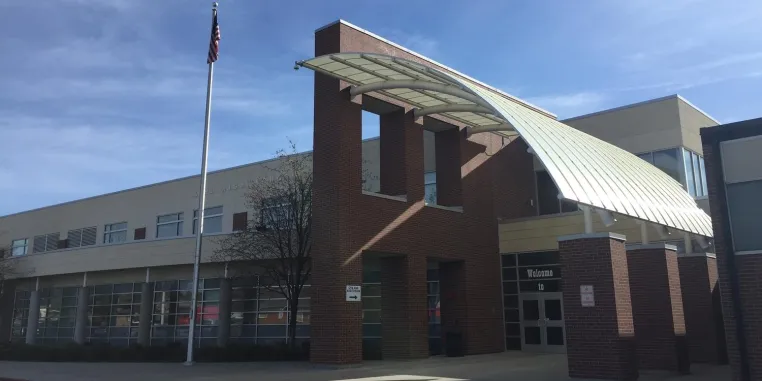 Schüleraustausch USA: Wie ein High School-Jahr auch nach dem Abitur möglich ist Bild: Schüleraustausch USA: Wie ein High School-Jahr auch nach dem Abitur möglich ist
