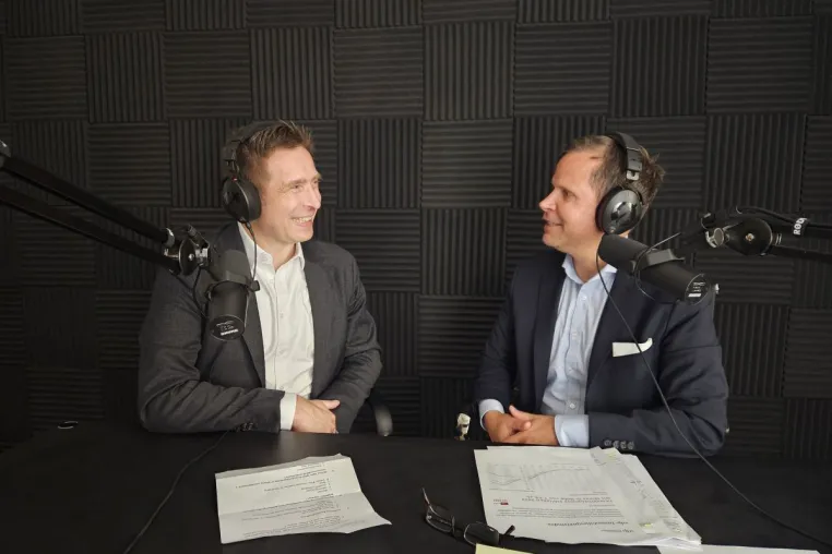 Bild: Podcast - Im Expertengespräch mit Prof. Dr. Tobias Just, Uni Regensburg, IREBS  - Ab 5. Juni auf Spotify