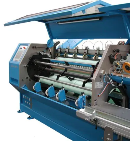 Bild: GOEBEL zeigt Rollenschneidmaschine MPW300 auf der drupa 2008 in Düsseldorf