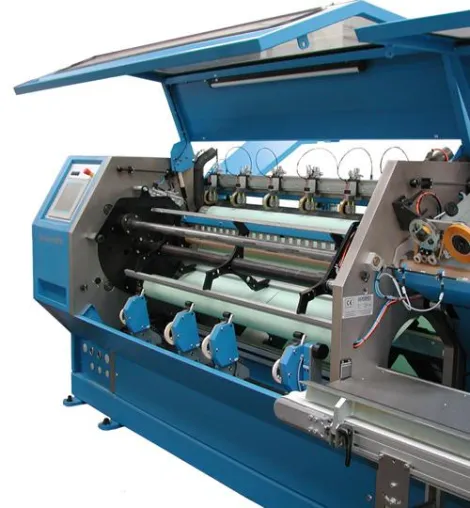 Bild: GOEBEL zeigt Rollenschneidmaschine MPW300 auf der drupa 2008 in Düsseldorf