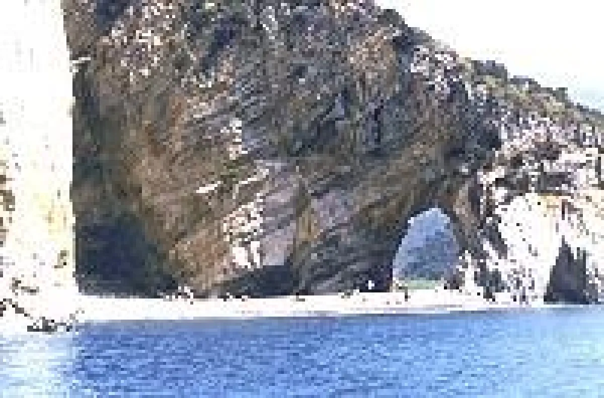 Traumhaftes Badevergnügen am Arco Naturale in Palinuro.