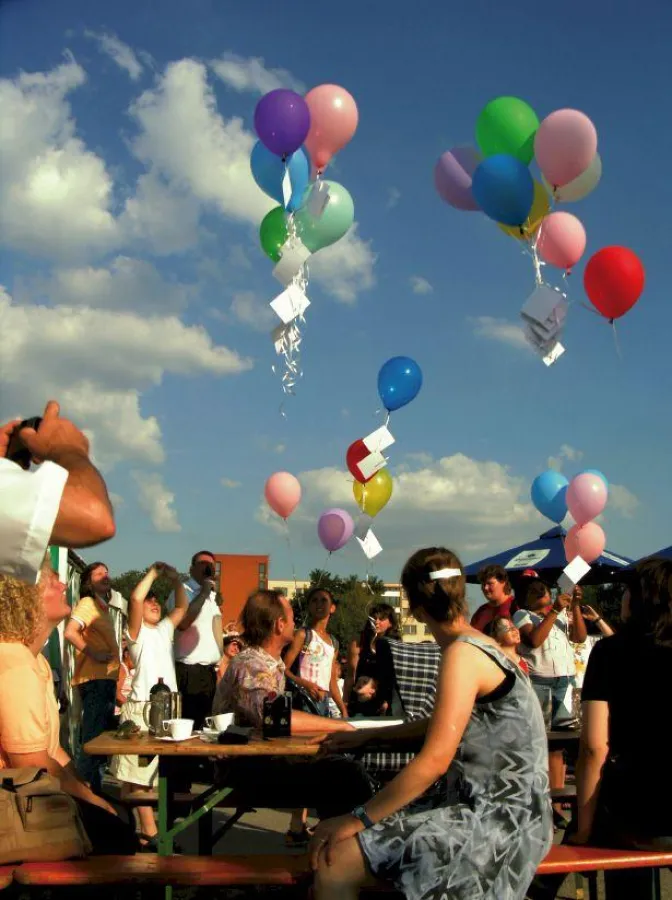 Dieses Jahr dabei: Luftballonaktion mit Entertainer Heiko Harig