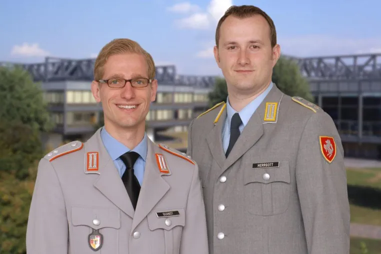 Bild: Wachwechsel an der Helmut-Schmidt-Universität der Bundeswehr in Hamburg