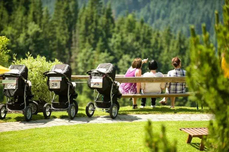 Wandern mit dem Kinderwagen Bild: Wandern mit dem Kinderwagen