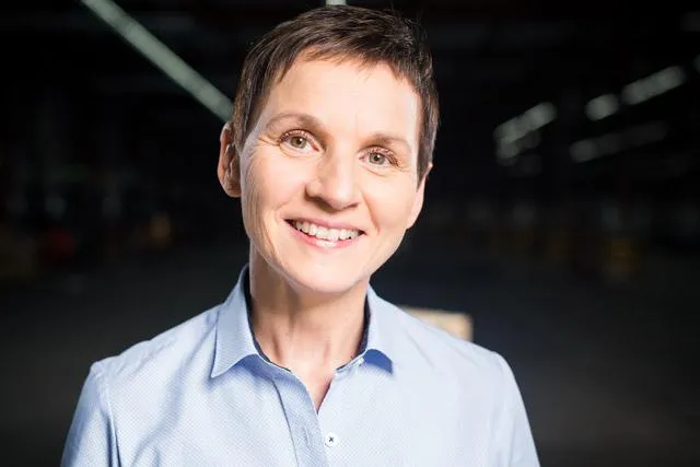 System Alliance erteilt Gudrun Raabe Prokura Bild: System Alliance erteilt Gudrun Raabe Prokura
