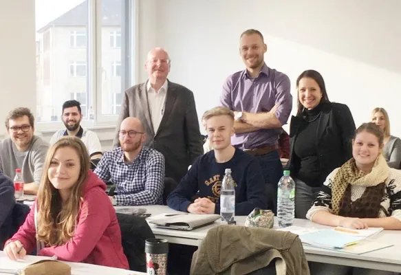 Bild: Leadership 2020: Andreas Reis (MLP) mit toller Vorlesung an Management-Hochschule - HdWM-Studenten begeistert